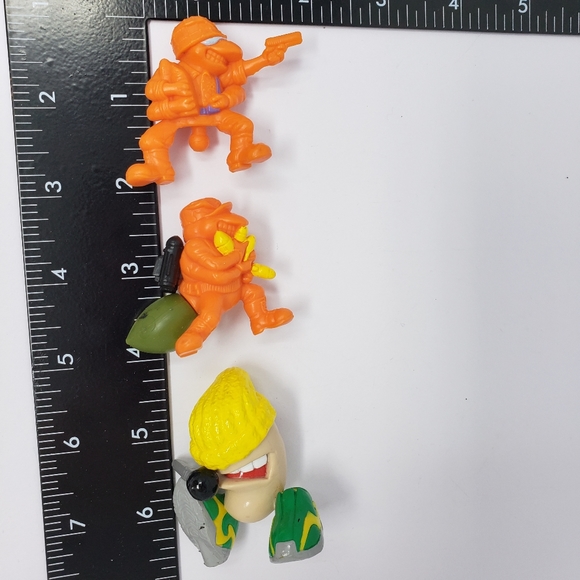 Toys Tech Deck Dude Rapper Figure Beanie Microphone Army Ants Toy